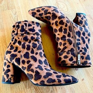 Circus by Sam Edelman Giraffe print bootie, Size 8